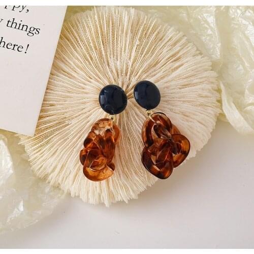 U-Magical Japan Caramel Milk Tea Brown Arcylic Dangle Earrings for Women Textured Black Circle Chunky Chain Earrings Pendientes