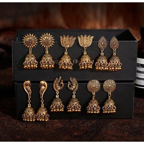 OIQUEI Stud Earrings