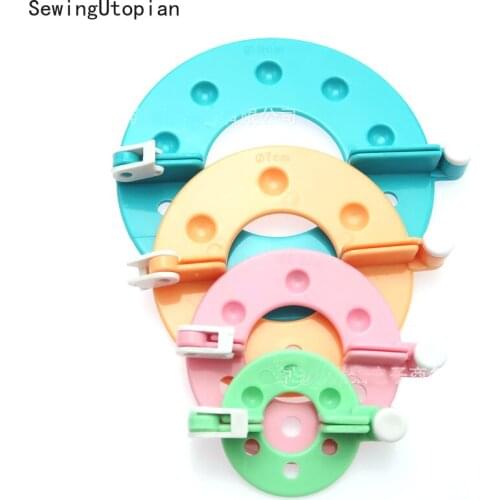 8 Pcs 4 Sizes Wool Ball Maker Knitted Tools Yarn Pompon Wool Plush Ball Set Fluff Ball Weaver Wool Ball Production Tools Pompoms