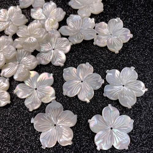 High Quality 2PC Natural Carved Mother of Pearl White Flower Shell Beads for DIY Fashion Earrings Jewelry Making Findings Gift