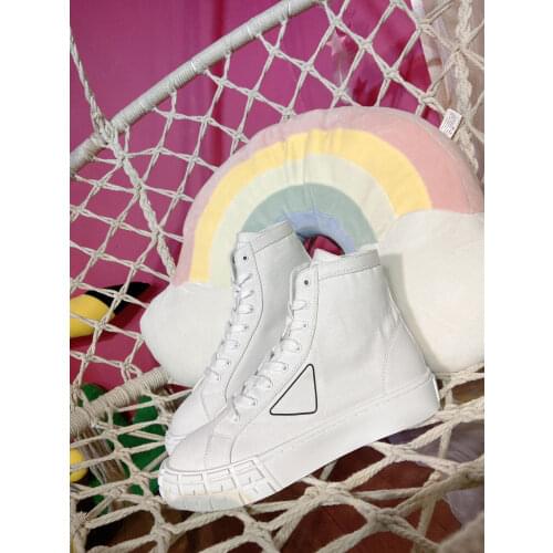 2021 New Genuine Leather Women Sneakers Round-Toe Designer Platform Daddy Shoes Laser Casual Trainering Womens Vulcanize Shoes