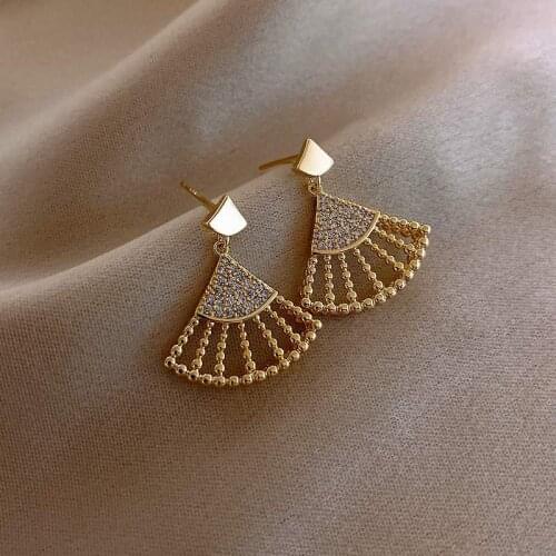 South Koreas New Point Diamond Fan-shaped Earrings Personality Temperament Simple and Small Earrings Ear Jewelry Female