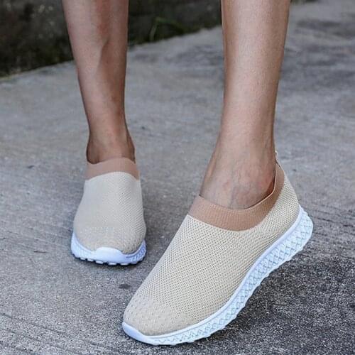 2021 Womens Knitting Sock Sneakers White Black Slip on Flat Casual Shoes Women Light Breathable Mesh Platform Sneakers