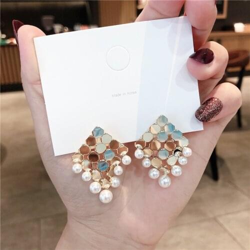 New Stylish Mermaid Scale Earrings Cute Shiny Fish Scale Shape Pearl Earrings Modern Party Jewelry for Women Girls