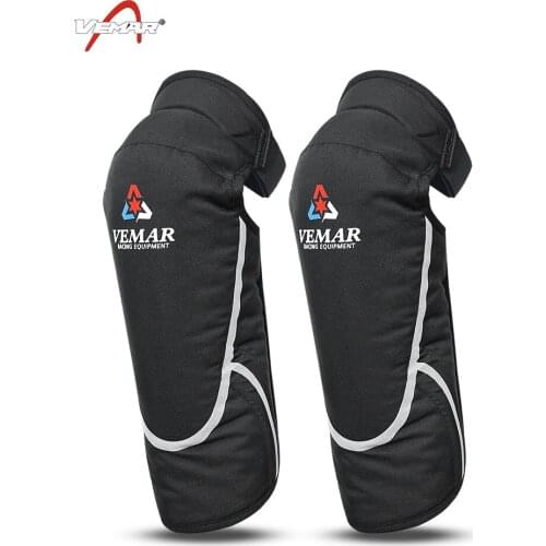 Motorcycles keep warm knee pads in winter. Motorcycles thicken cold-proof protective equipment. Riding anti-fall leg pads