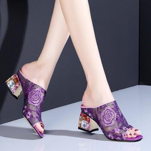 2021 Summer Slippers Woman Elegant Ethnic Style Mesh Embroidery Flower Sandals Woman Fashion Rhinestone Square Heel Shoes Female