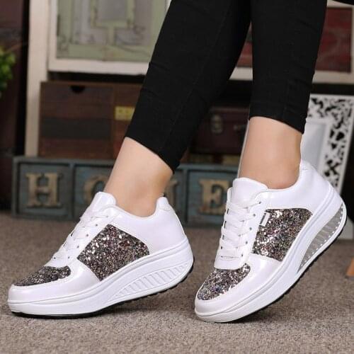 Women Running Shoes Shiny Lace-up Platform Sneakers Leather Height Increrasing Women Shaky Outdoor Sport Shoes Female Gym Shoes