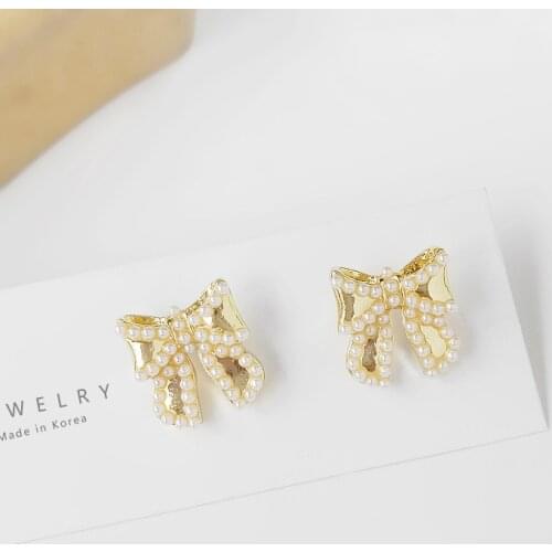 New Jewelry Temperament Simulation Pearl Bow Smooth Surface Exquisite Small Earrings Fashion Personality Earrings Kolczyki
