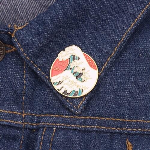 The Coast of Kanagawa Wave Enamel Pins Brooch The Great Wave off Kanagawa Brooches for Women Men Lapel Pin Artist Teacher Gifts