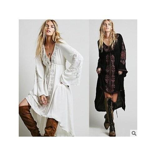 Long-sleeve V-neck embroidery dress