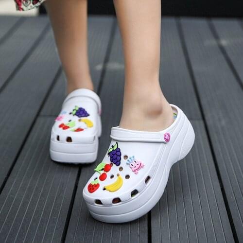 2020 Summer Women Clogs Platform Garden Sandals Cartoon Fruit Slippers Slip On For Girl Beach Shoes Fashion Slides Outdoor