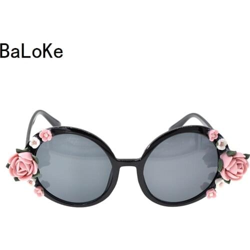 Fashion Baroque Retro Sunglasses Pink Flowers Sunglasses Women Summer Brand Beach Oversize Sunglasses Fashion Eyewear Decoration