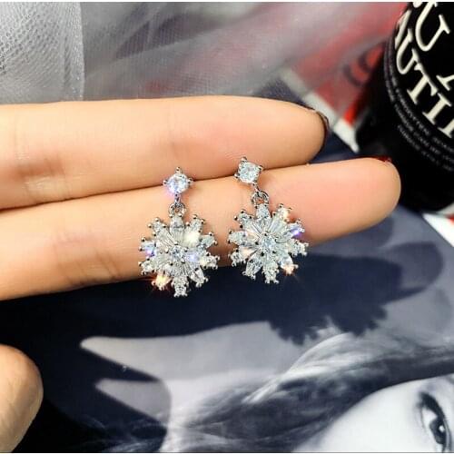 USTAR Cute CZ snowflake Stud Earrings For women Silver color female Earring bijoux Party Fashion Jewelry Gifts