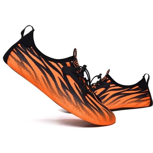 New Unisex Outdoor Water Shoes Outdoor Wearable Mens Aqua Shoes Flame Printing Breathable Barefooted Shoes Woman zapatillas agua