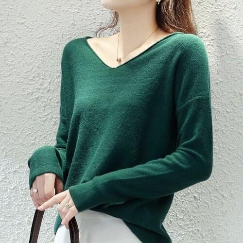 Autumn and winter new style V-neck cashmere sweater, short loose knit sweater, ladies sweater bottoming shir