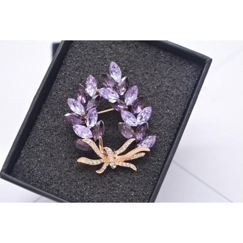 European jewelry luxury crystal brooch Crystal from Swarovskis Purple big wreath pin clothing female brooch High-end atmosphere