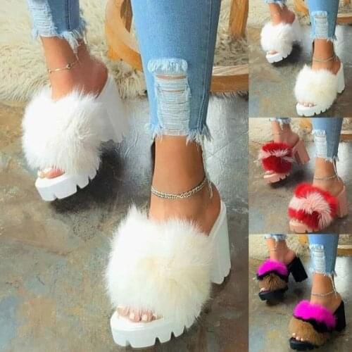 Fluffy Femmes Sandales Summer Sexy Square Toe Furry Slippers Ladies Sandals Fashion Design Clear Perspex Heels Women Mules Shoes