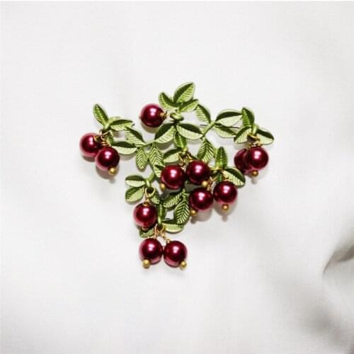2020 New European and American style fashion jewelry red fruit brooch cranberry imitation pearl delicate brooch