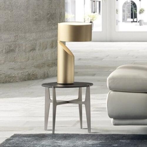 Simple and modern bedroom bedside metal table lamp creative living room study exhibition hall decorative table lamp