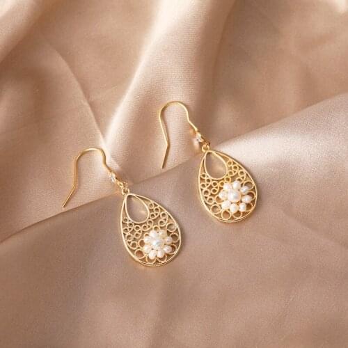 2021 Antique Gold Plated Pearl Carving Chinese Lace Ladys Exquisite Earrings Jewelry
