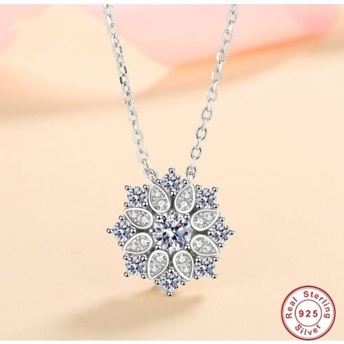 Geoki 925 Sterling Silver Perfect Cut Passed Diamond Test 0.5 ct D Color VVS1 Moissanite Snowflake Pendant Necklace for Women