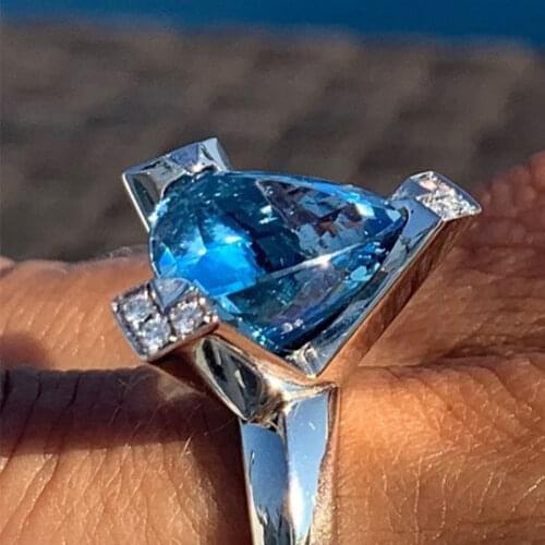 Fashion Female Aristocratic Style Blue Color Cubic Zircon Triangular Ring For Women Romantic Wedding Anniversary Gifts Wholesale