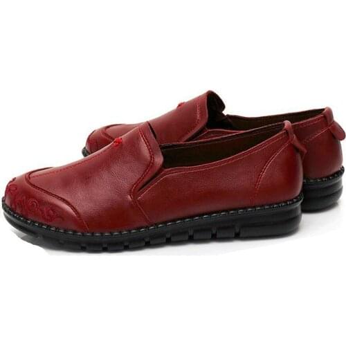 2020 New Women Flat Shoes Leather Casual Red black brown Wedge With Soft Bottom Slip On Heart Comfortable Mom Work Shoes 557