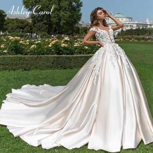 Ashley Carol A-Line Wedding Dress 2021 Elegant V-Neck 3D Beading Flowers Satin Bride Princess Short Sleeve Backless Bridal Gowns