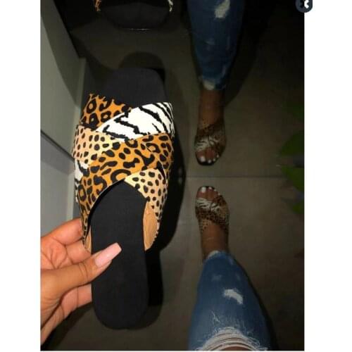 2020 slipper Summer Women Sandals Leopard Print Slip-on Shallow Basic Flat Shoes Ladies Outdoor Holiday Slipper