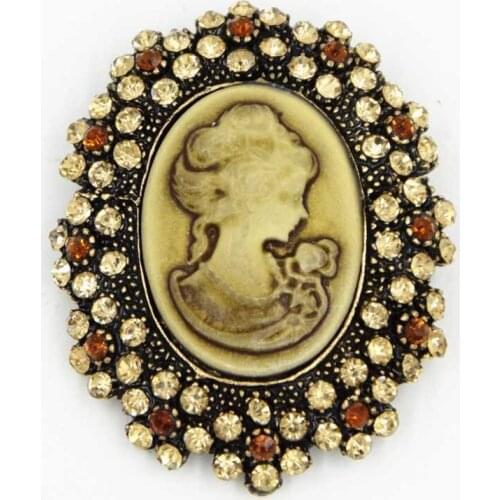 New Vintage Beauty Head Queen Victoria Relief Brooch For Women Figure Shape Pearl Pins Clothes Suit Decoration Gift Party