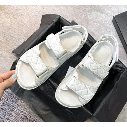 2021 New Luxury Designer Shoes and Sandals INS Hot Style Leather Open Toe Velcro Beach Slippers CC Decorative Casual Flats