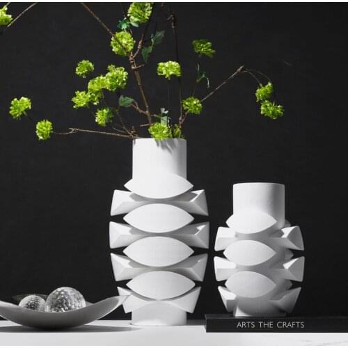 Modern Model Room Sales Office Home Dining Table Creative Pine Cone Flower Arrangement Soft Decoration Resin Crafts Arts Vase