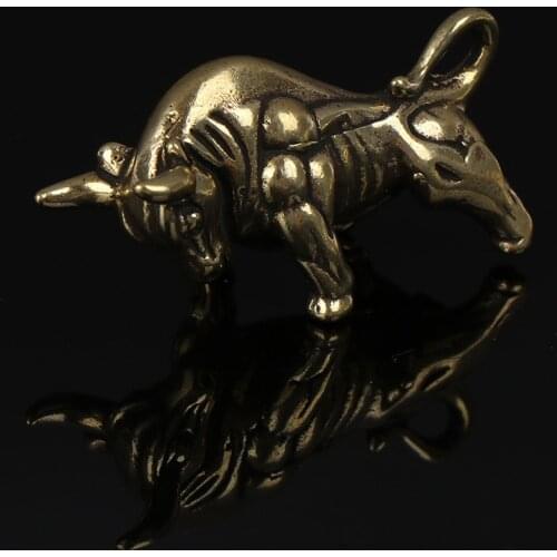 Mini Portable Retro Brass Wall Street Bull Statue Sculpture Home Office Desk Decorative Ornament Keychain Ornament Hand Toy Gift