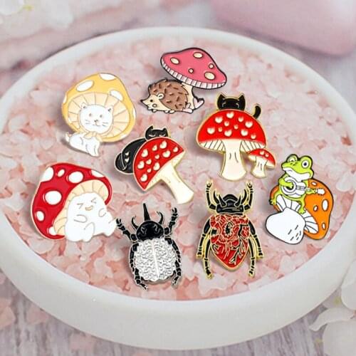 Cute Visceral Insect Animal Enamel Pin Heart brain Organ Beetle Cat Frog Hedgehog Rabbit Mushroom Brooch Badge Jewelry for Kids