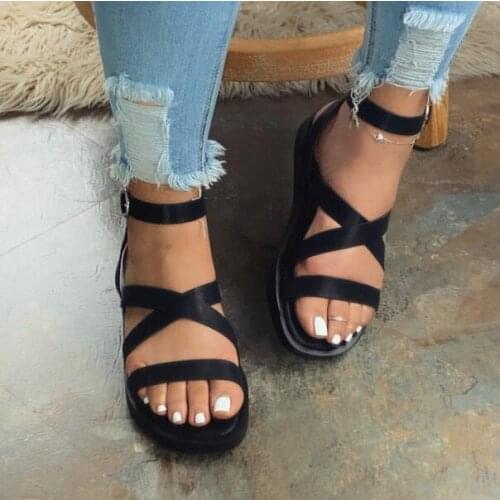 Non-slip durable beach sandals spring/summer 2020 new leather cross straps women flip-flop leisure all-match slippers durable ms