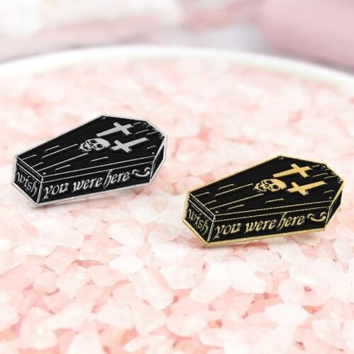 Gold and silver brooch personalized leather pants with sculpted skull and opposite cross pattern to send friends or husband