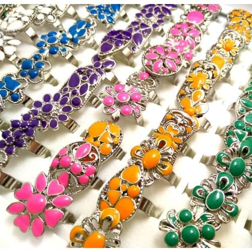 50pcs TOP mix of WOMENS charm rings Lady Flower Party Rings Enamel Metal alloy Beautiful Rings Wholesale Jewelry