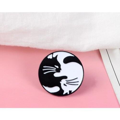 Meow Cat Kindergarten Enamel Pins Box Kitten Hugging Cats Badge Custom Brooch Bag Clothes Lapel Pin Cartoon Animal Jewelry Gift