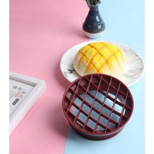 1PCS Pineapple grid shape Plastic Donut Maker Dispenser Deep Fry Donut Mould Easy Fast Portable Arabic Waffle Doughnut Gadget