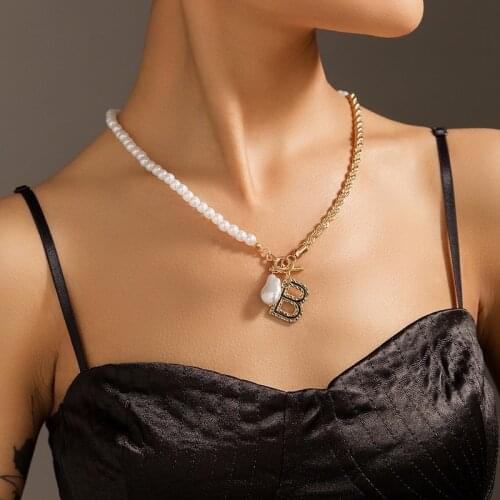 Womens Exquisite Asymmetric Pearl Metal Twist Chain Necklace Letter B Clavicle Chain Party Gift Jewelry Necklace Pendant