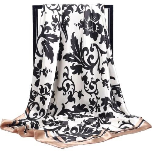 2021 New Design Womens Silk Scarf Fashion Cashew Chain Printing Temperament Decorate Female Sex Sunscreen Head Scarves