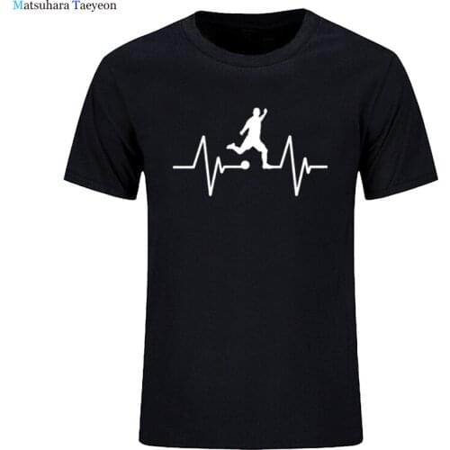 Funny Soccering Player Kicking Ball Heartbeat T-Shirt Summer Casual Cotton T Shirt Fashion Mens Short Sleeve O-neck T-Shirts