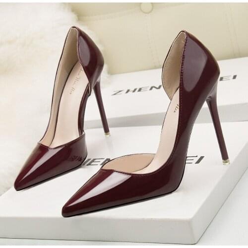 2020 Womens shoes Fashionable, simple, thin, high-heeled, shallow mouth, pointed side, sexy, thin, OL professional shoes