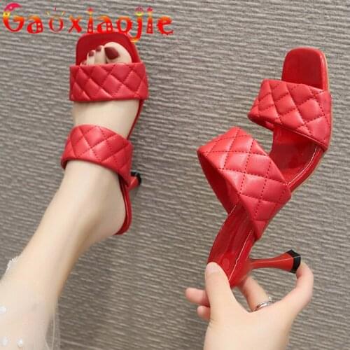 2021 Summer New Womens Slipper Open-Toe Thin Heels 7cm Womens Sandals Word band Square head Shoes Outer Wear Womens Slippers