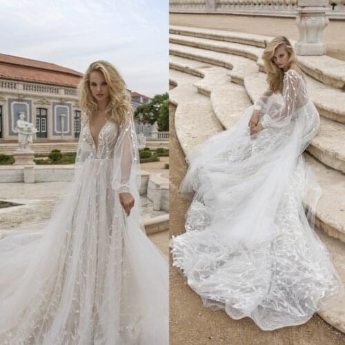 2020 Bohemian Wedding Dresses Deep V Neck Long Sleeves Lace Appliques Bridal Gowns Backless Sweep Train A Line Wedding Dress