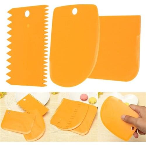 Plastic Dough Icing Fondant Scraper Cake Decorating Baking Pastry Tools Plain Smooth Jagged Edge Spatulas Cutters(Random Color)