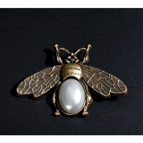 Vintage Art Style Bronze Bee Brooch Sweater Coat Clothing Pin Accessories