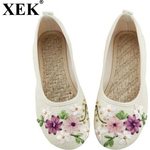 Vintage New Arrival Old Peking Womens Shoes Chinese Flat Heel With Flower Embroidery Comfortable Soft Canvas Shoes XC55