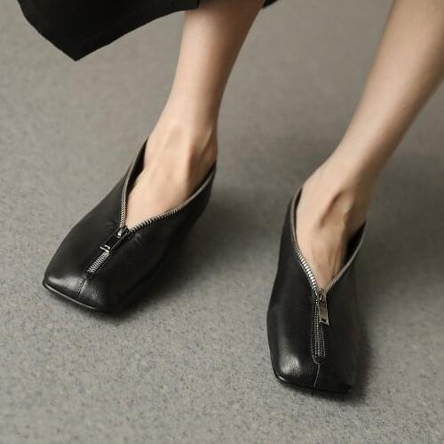 Pearl Diary Women's Slip-ons