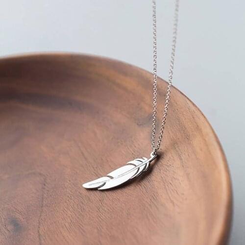Retro Simple Feather Pendant Fashion Mens and Womens Silver Color Necklace Trend Mens and Womens Motorcycle Party Jewelry